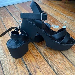 Steve Madden platform sandals size 9 never worn